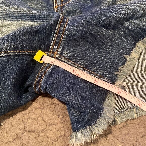 Old Navy Semi Fitted Cut Off Jean Shorts Size 10 - Picture 8 of 9